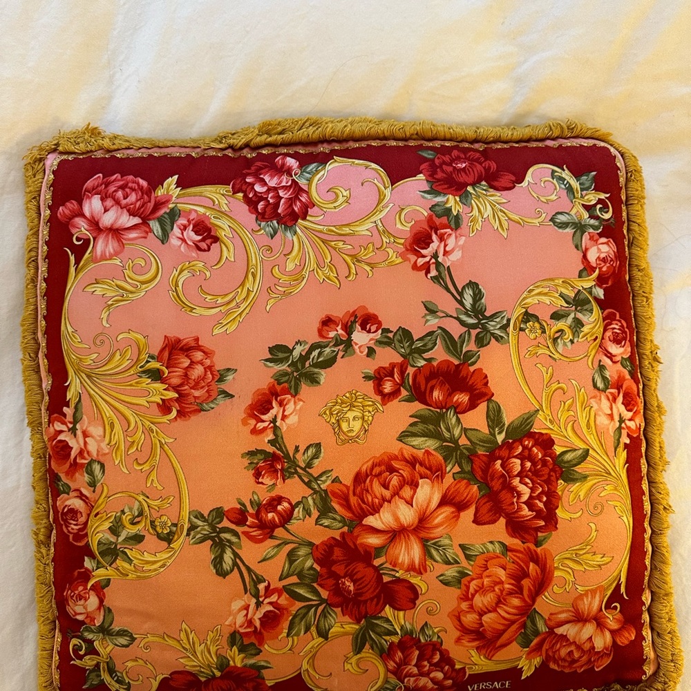 Gianni Versace , pillow in pink floral satin , elegant for a passionate person